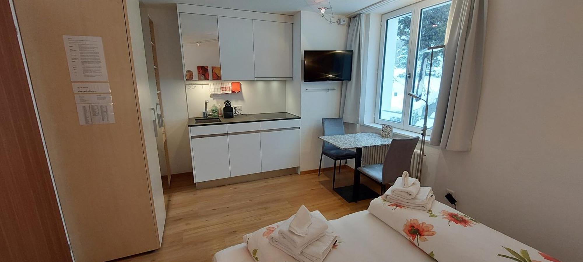 Chesa Quadrella Zimmer Mit Kuechenzeile Inklusive Bergbahnen Im Sommer-Ausser Studio Pontresina Exterior foto