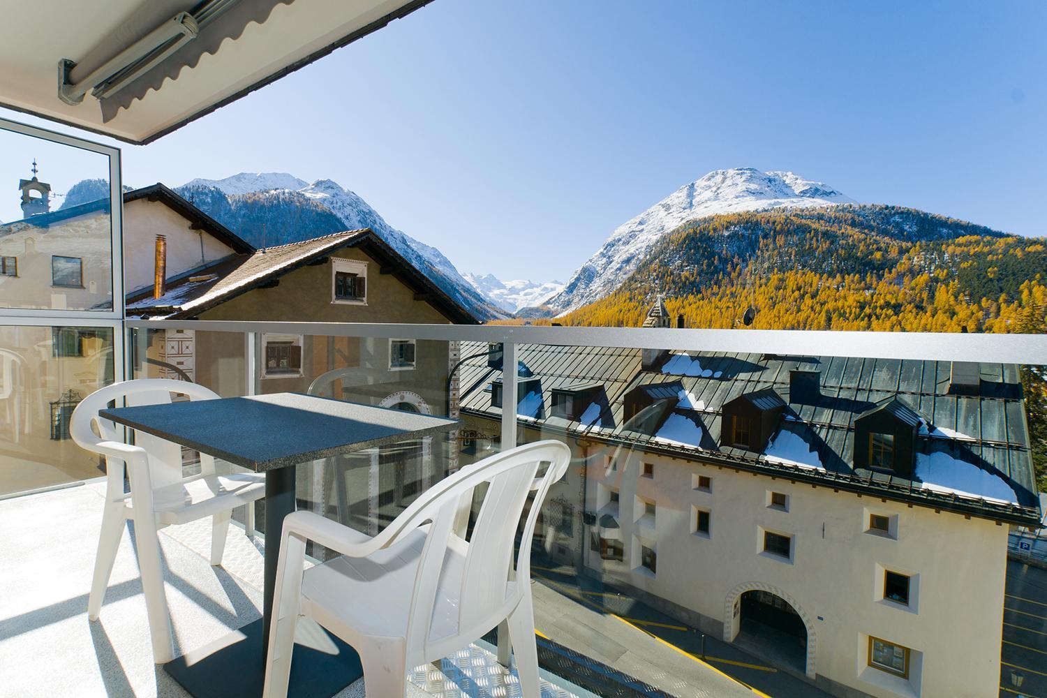 Chesa Quadrella Zimmer Mit Kuechenzeile Inklusive Bergbahnen Im Sommer-Ausser Studio Pontresina Exterior foto