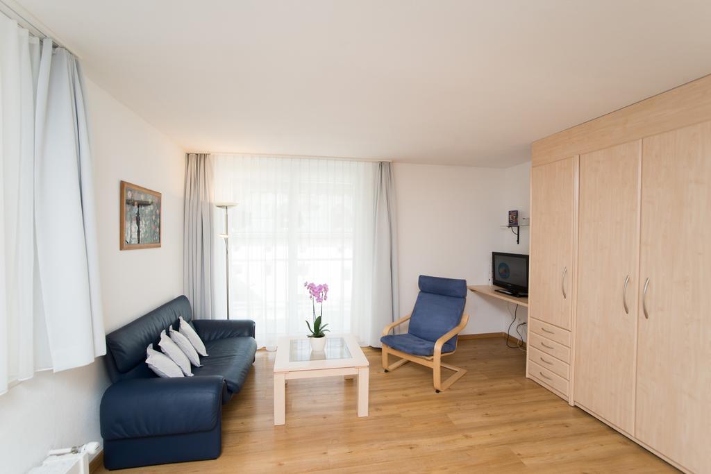 Chesa Quadrella Zimmer Mit Kuechenzeile Inklusive Bergbahnen Im Sommer-Ausser Studio Pontresina Exterior foto