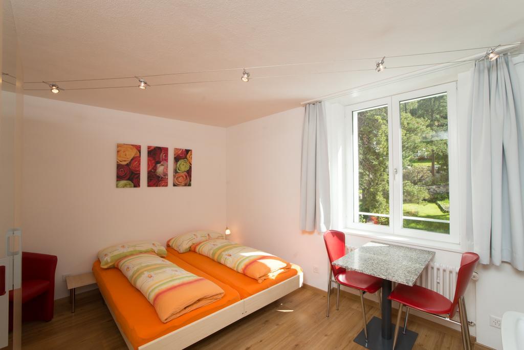 Chesa Quadrella Zimmer Mit Kuechenzeile Inklusive Bergbahnen Im Sommer-Ausser Studio Pontresina Exterior foto