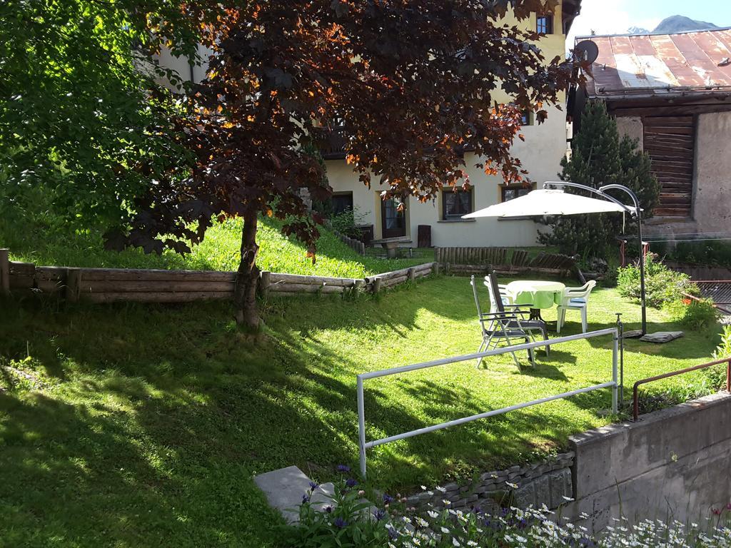 Chesa Quadrella Zimmer Mit Kuechenzeile Inklusive Bergbahnen Im Sommer-Ausser Studio Pontresina Exterior foto