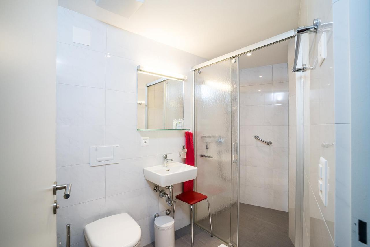 Chesa Quadrella Zimmer Mit Kuechenzeile Inklusive Bergbahnen Im Sommer-Ausser Studio Pontresina Exterior foto